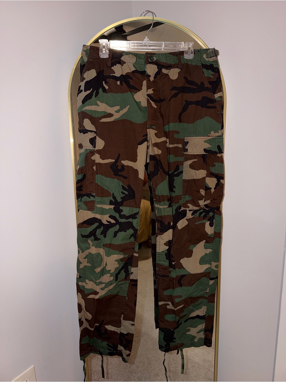 Women's Straight Leg Cargo Pants - Green Camouflage